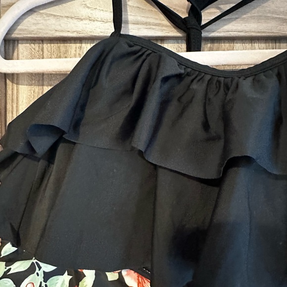 NEW NEVER WORN Ruffle 2-piece bathing suit - Picture 4 of 4